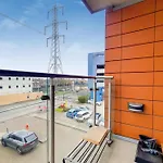 Fully Serviced Two Bed Apartment By Excel & O2