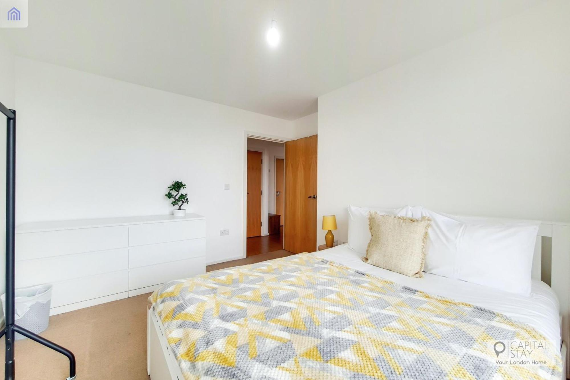 Fully Serviced Two Bed By Excel & O2 Apartment *
